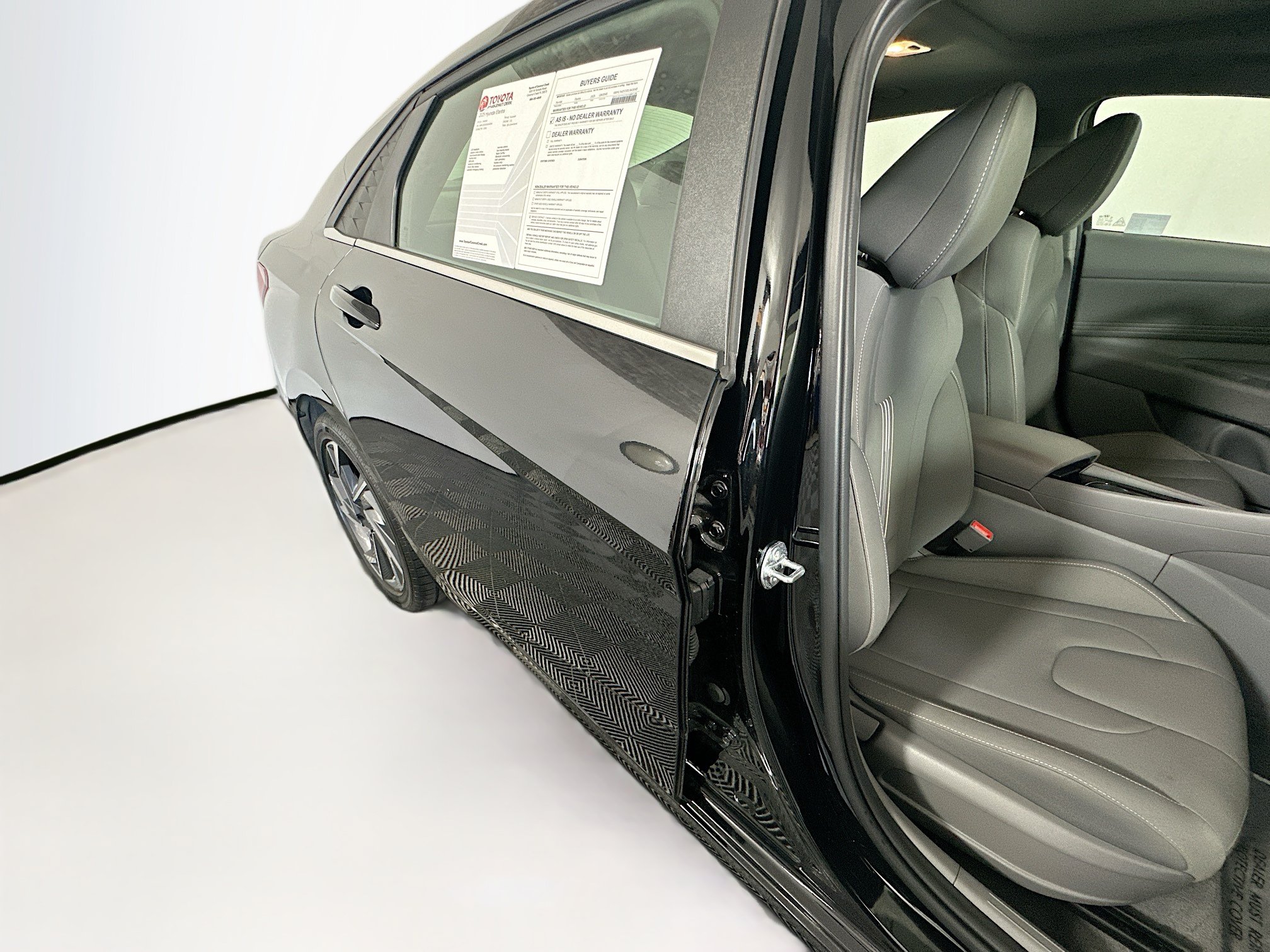 Used 2025 Hyundai Elantra SEL FWD image 28