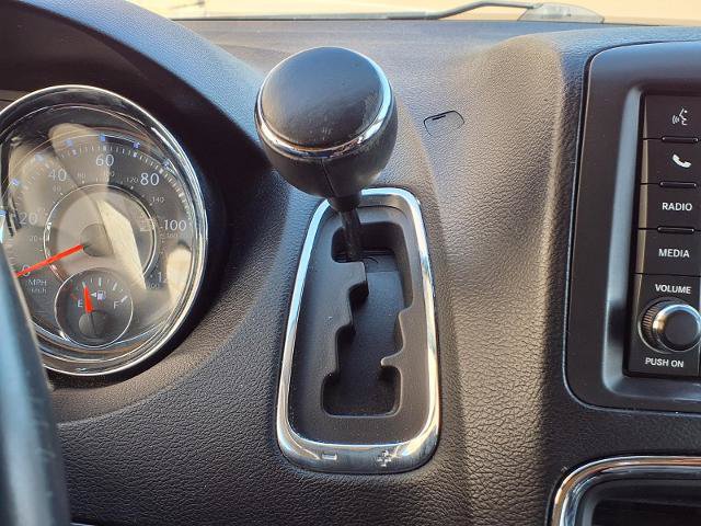 Used 2014 Chrysler Town & Country Touring FWD image 13