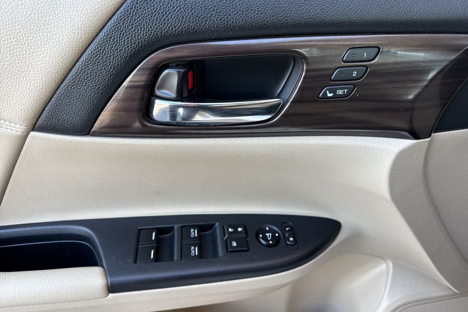 Used 2017 Honda Accord Touring image 12