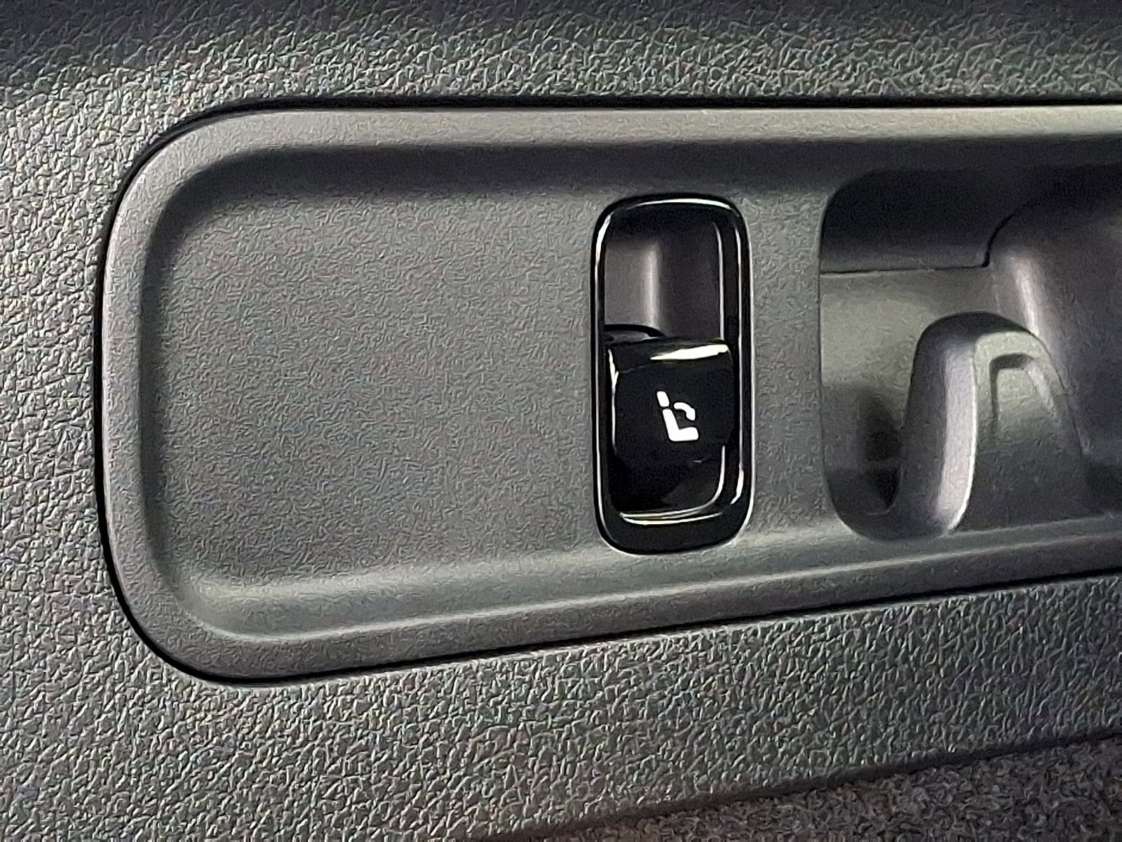 Certified 2025 Mercedes-Benz GLC 300 4MATIC image 30