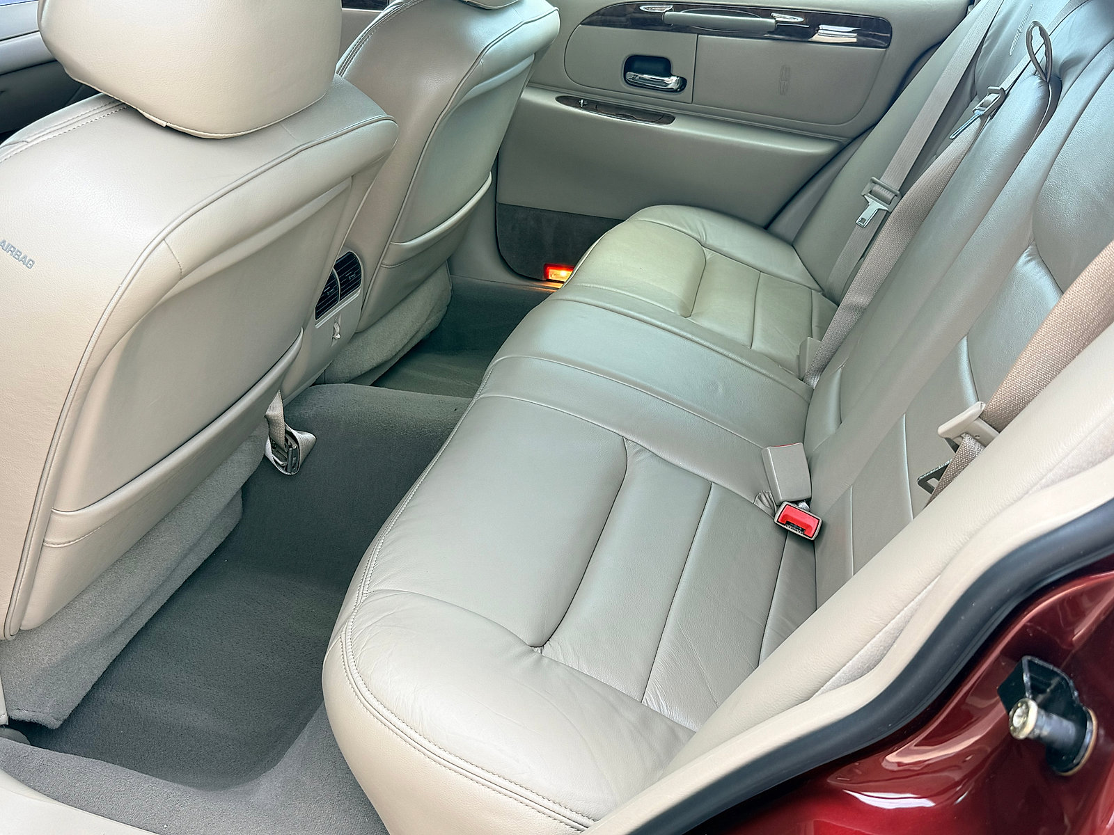 Used 2002 Lincoln Town Car Executive RWD image 39