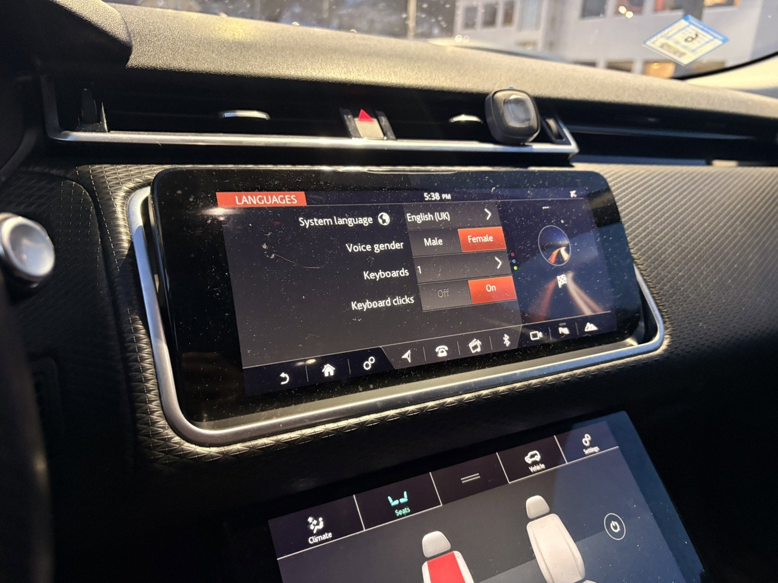 Used 2018 Land Rover Range Rover Velar S image 23