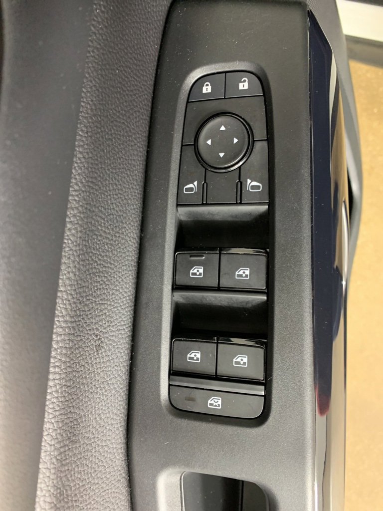 Used 2025 Nissan Pathfinder SV image 19