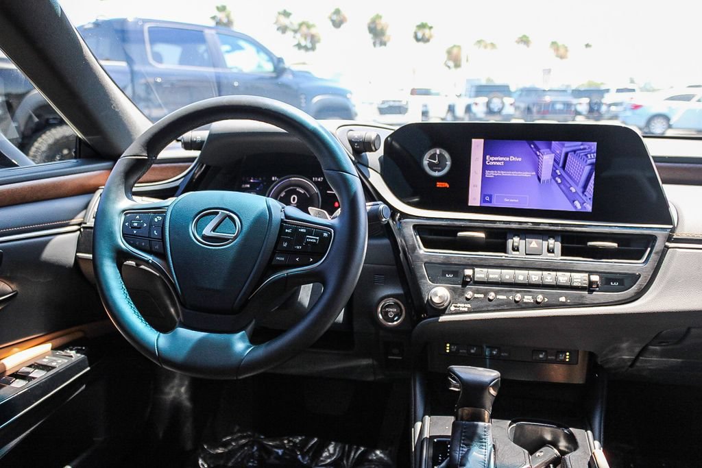 Used 2025 Lexus ES 300h w/ Premium Package FWD image 14