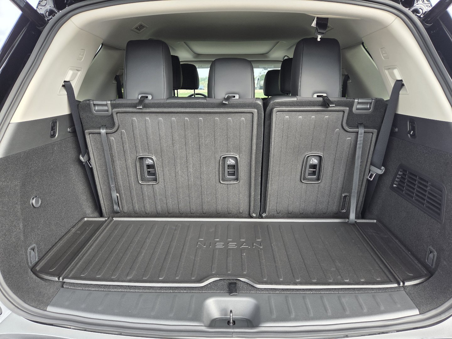New 2026 Nissan Pathfinder Platinum AWD/4WD image 24