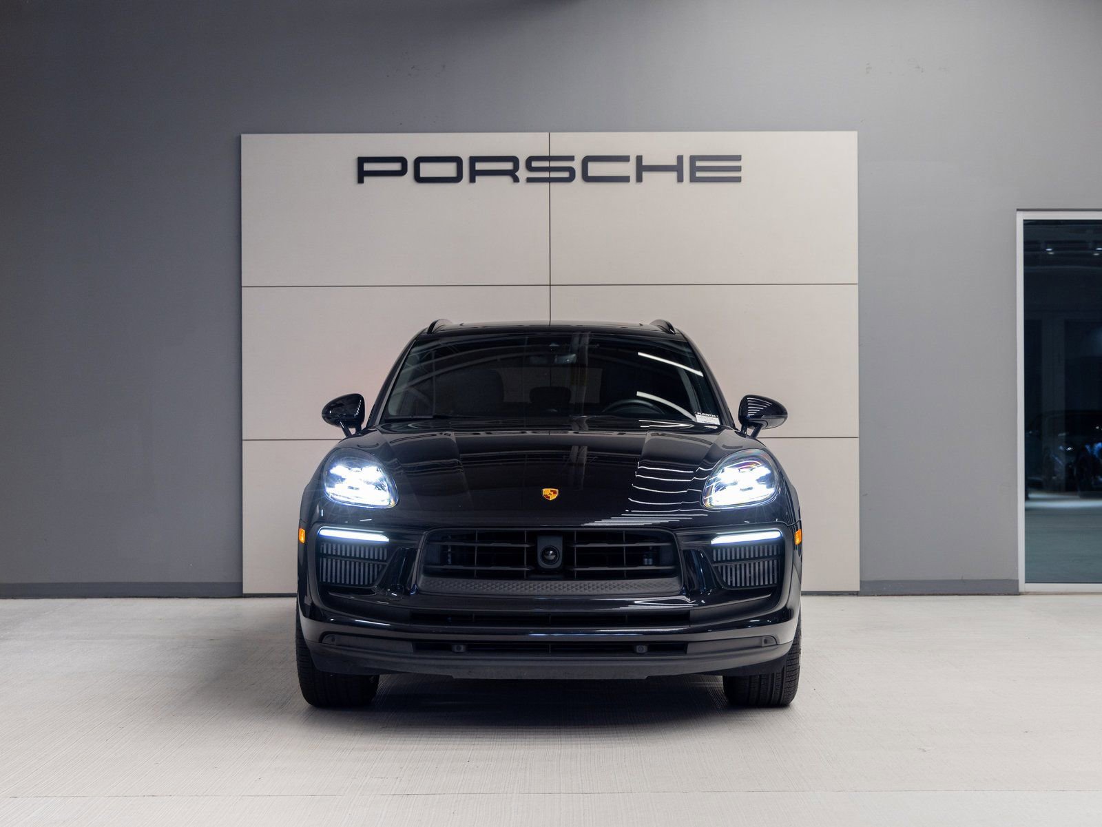 Certified 2023 Porsche Macan S image 10