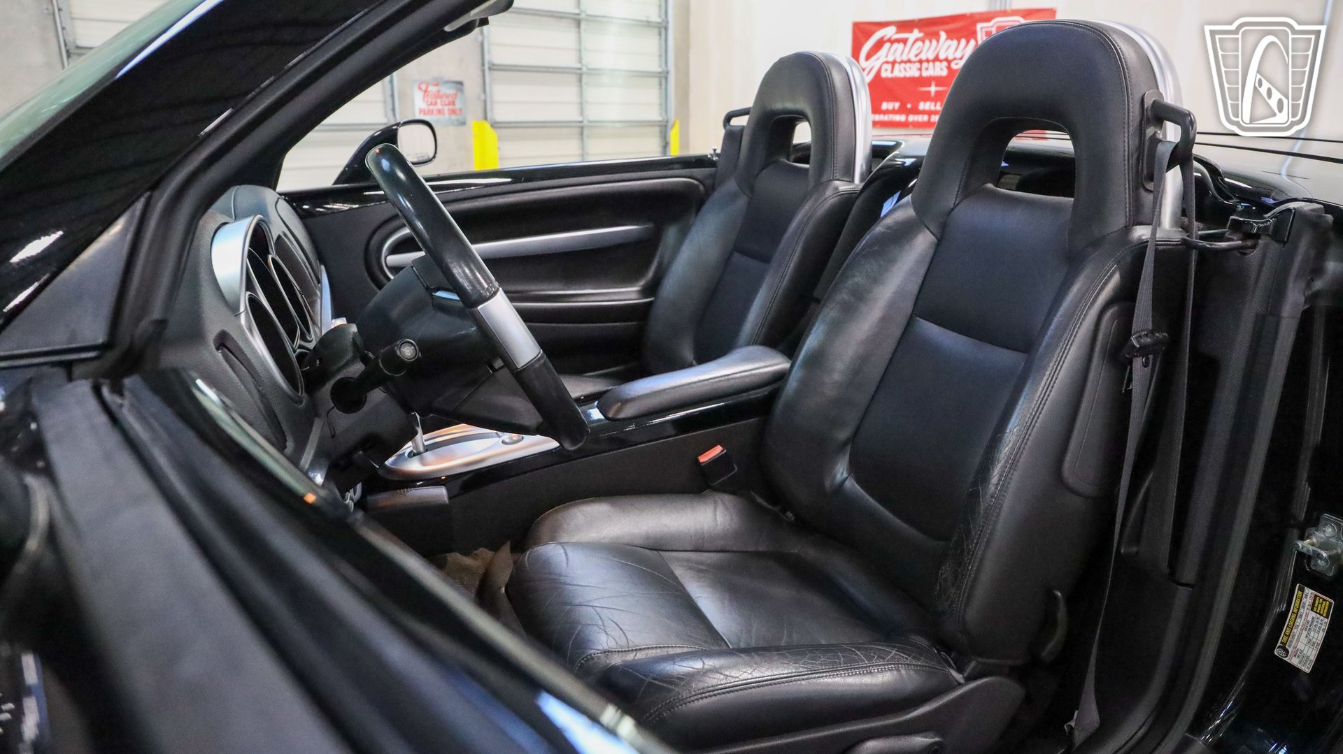 Used 2003 Chevrolet SSR w/ Preferred Equipment Group RWD image 12
