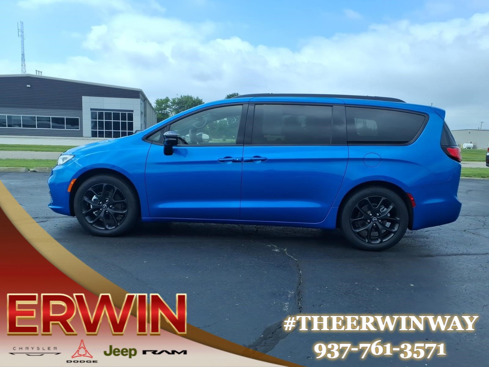 Used 2026 Chrysler Pacifica Limited w/ S Appearance Package FWD image 4