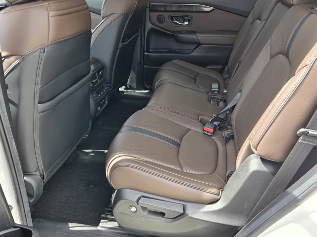 Used 2024 Honda Pilot Elite image 11