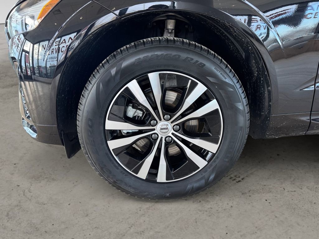 Certified 2025 Volvo XC60 B5 Core image 7
