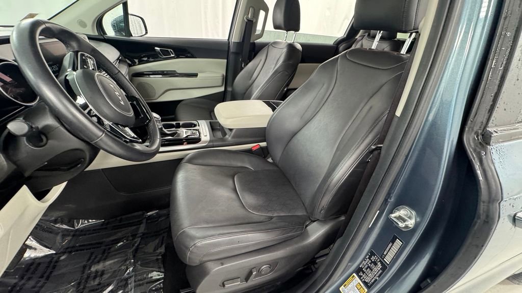 Used 2024 Kia Carnival EX FWD image 10