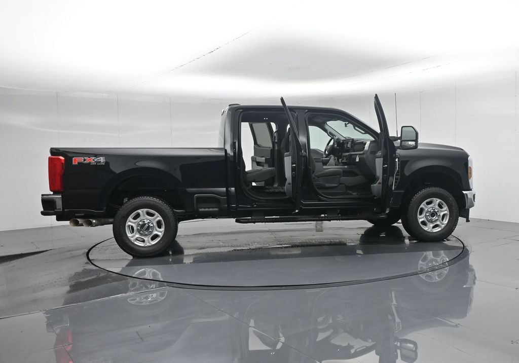 New 2026 Ford F250 XLT w/ FX4 Off-Road Package AWD/4WD image 4