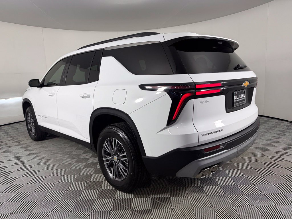 Used 2026 Chevrolet Traverse LT w/ Driver Confidence Package FWD image 9