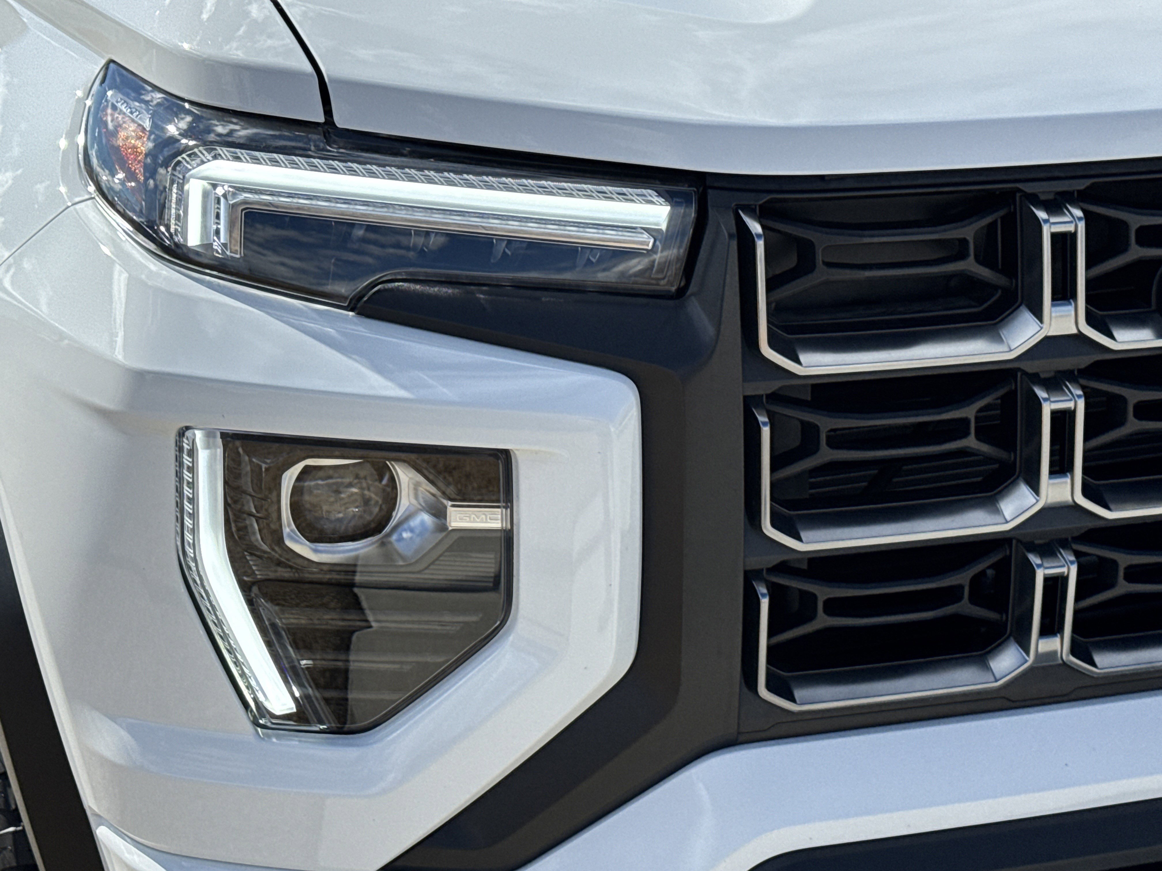 Used 2025 GMC Canyon AT4 w/ Nightfall Edition image 10