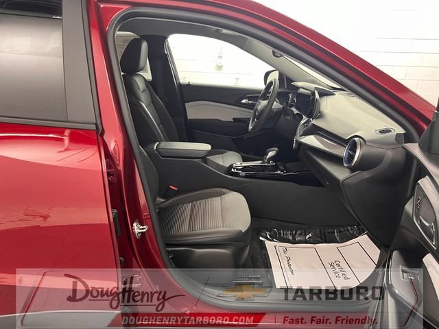 Used 2025 Chevrolet Trax LT FWD image 39