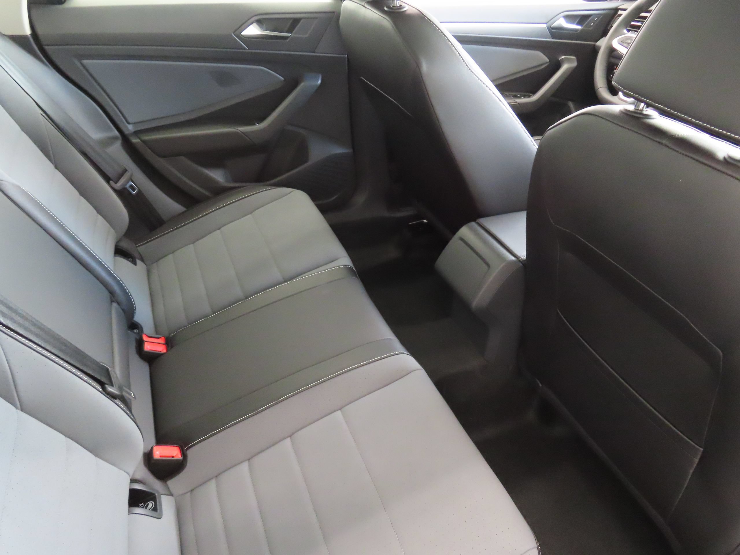 New 2026 Volkswagen Jetta SE FWD image 23