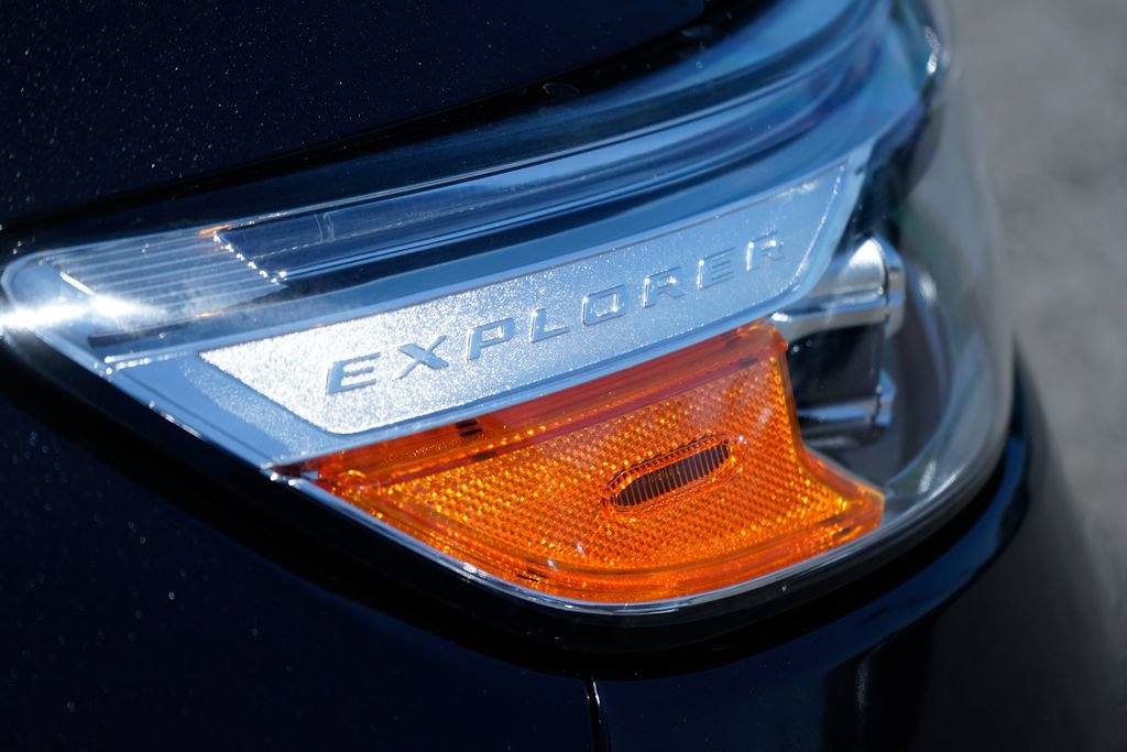 Used 2022 Ford Explorer XLT w/ Equipment Group 202A AWD/4WD image 48