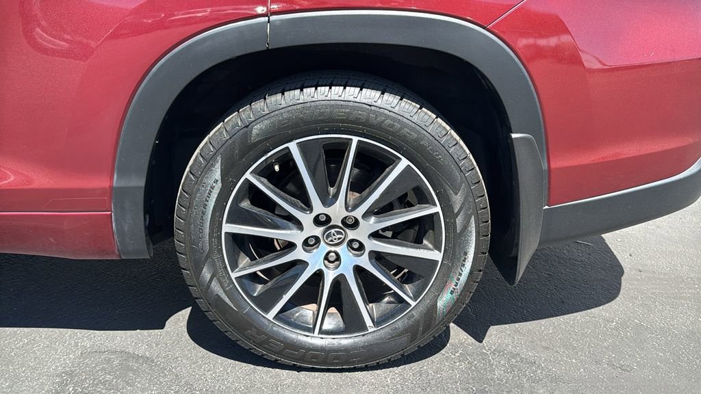 Used 2017 Toyota Highlander SE AWD/4WD image 8