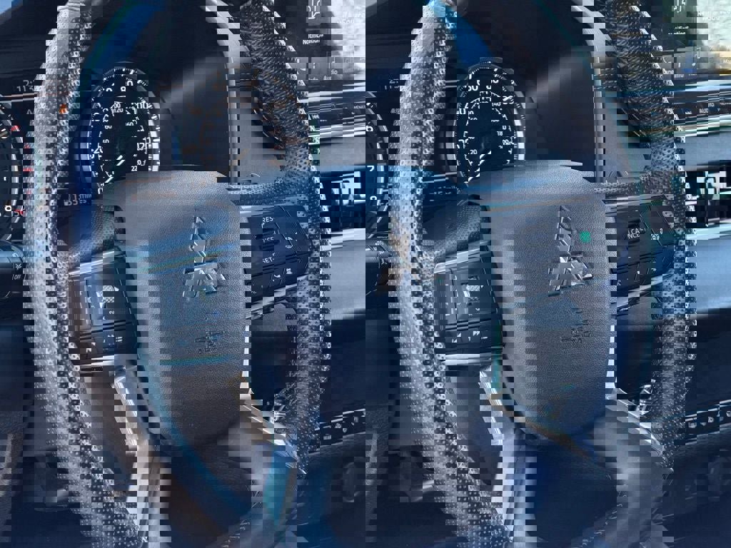 Used 2024 Mitsubishi Outlander SE image 27