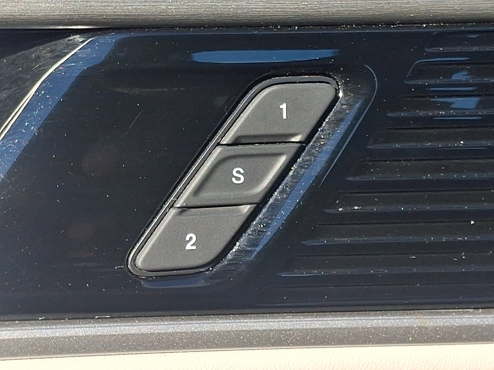Used 2025 Jeep Wagoneer Series II w/ 8-Passenger Seating Package AWD/4WD image 30