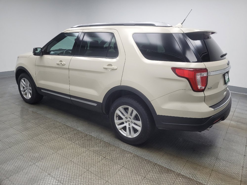 Used 2018 Ford Explorer XLT w/ Equipment Group 202A AWD/4WD image 3