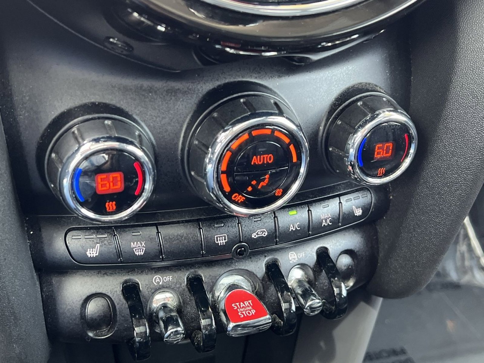 Used 2020 MINI Cooper 4-Door Hardtop w/ Storage Package image 26