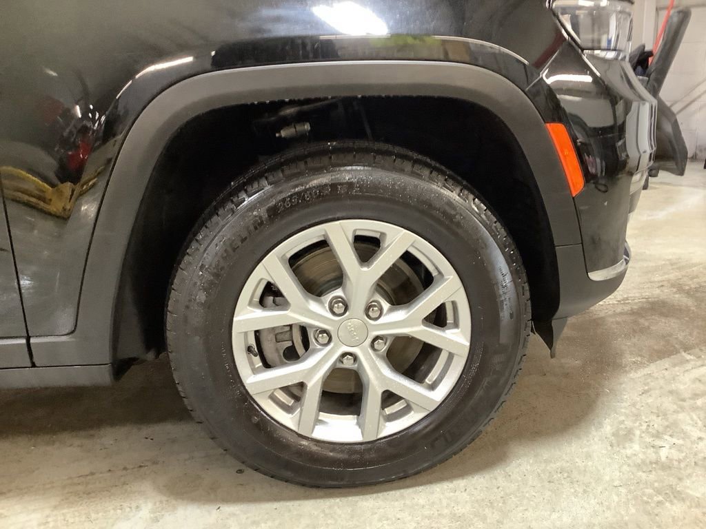 Certified 2023 Jeep Grand Cherokee L Limited w/ Trailer Tow Group (B) image 13