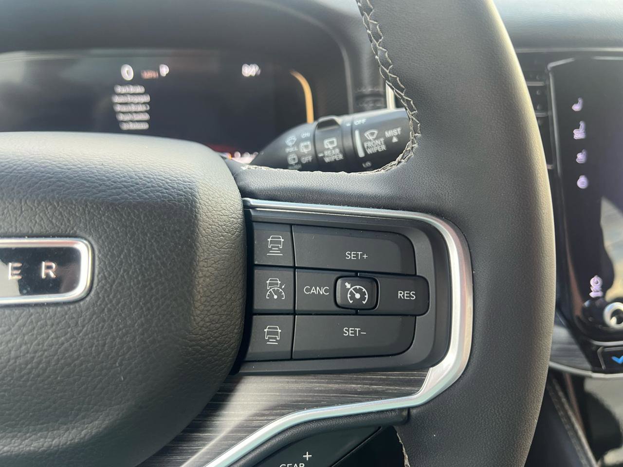 Used 2024 Jeep Wagoneer L Series II image 51