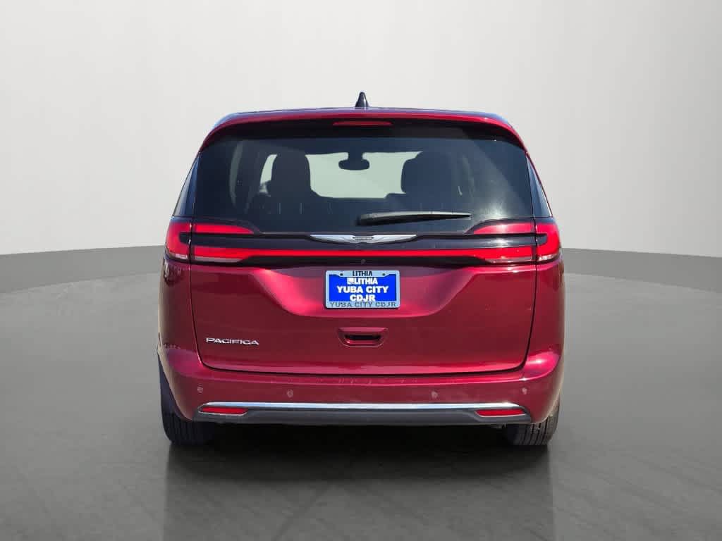Used 2023 Chrysler Pacifica Touring-L FWD image 5