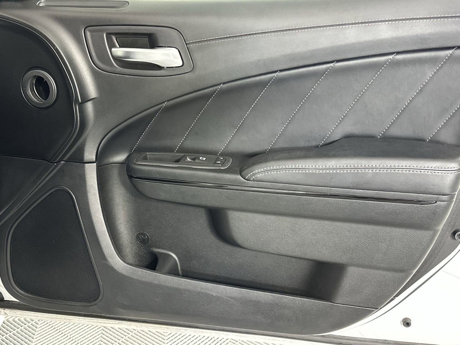 Used 2022 Dodge Charger R/T w/ Plus Group RWD image 31