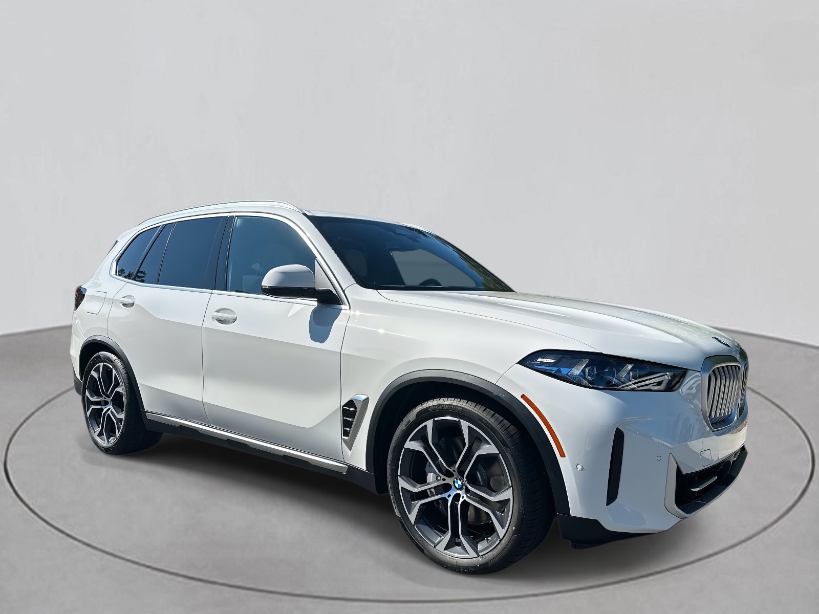 New 2026 BMW X5 xDrive50e w/ Climate Comfort Package image 7