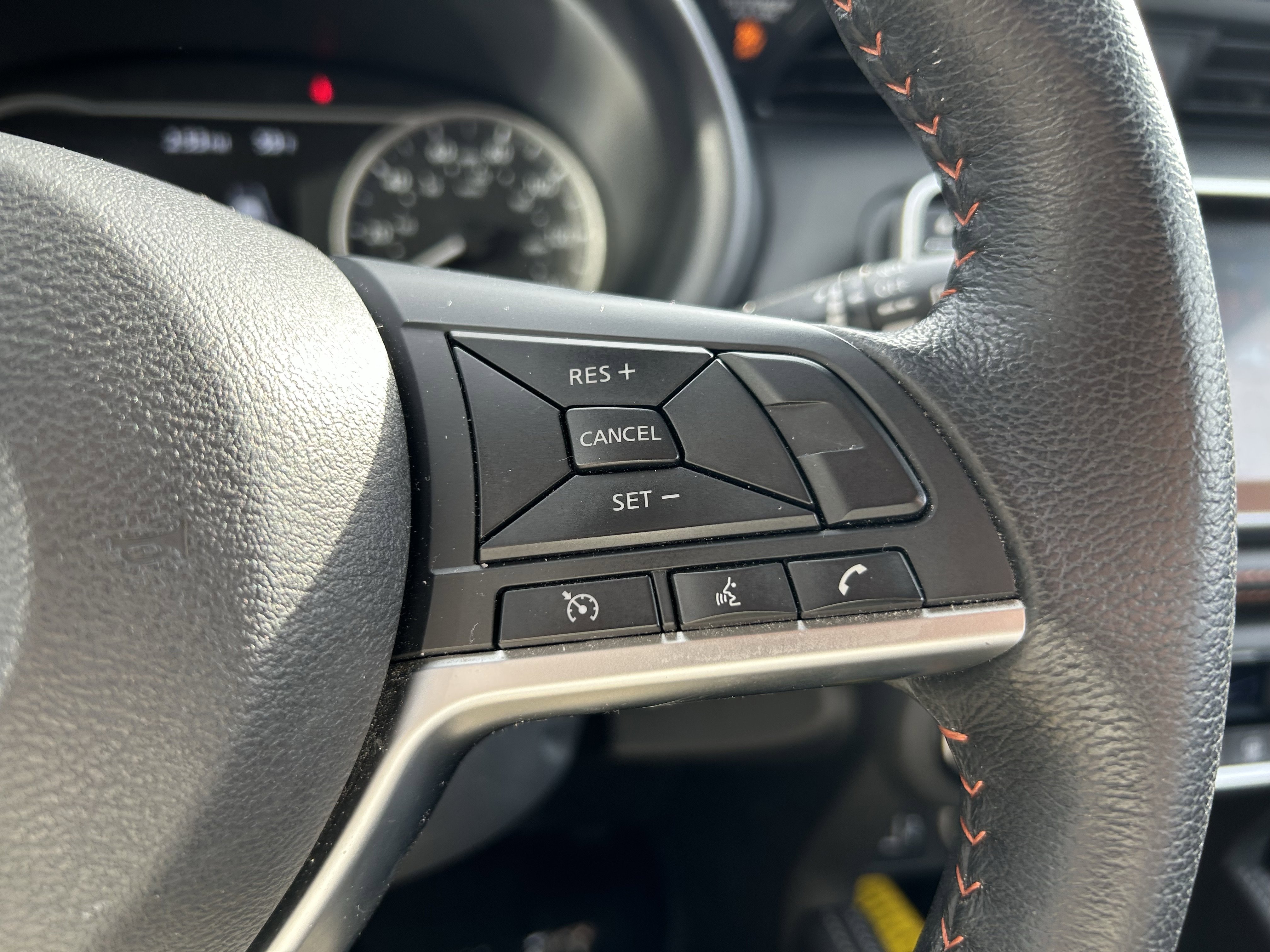 Used 2020 Nissan Kicks SR image 17