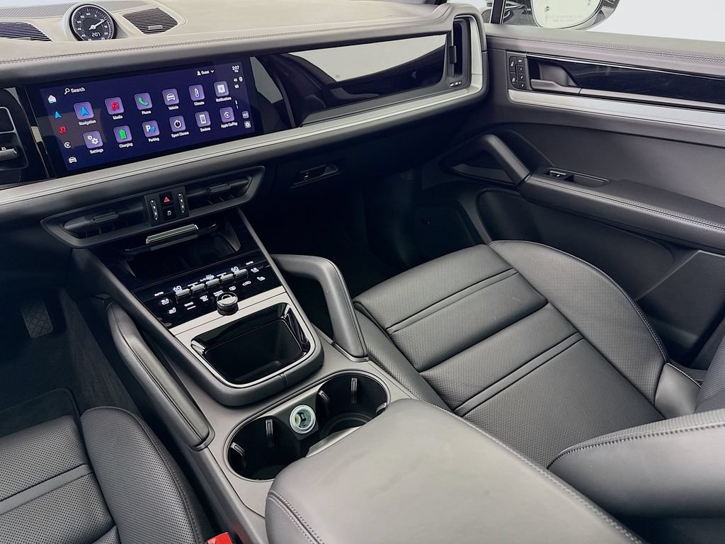 Certified 2025 Porsche Cayenne E-Hybrid AWD/4WD image 26