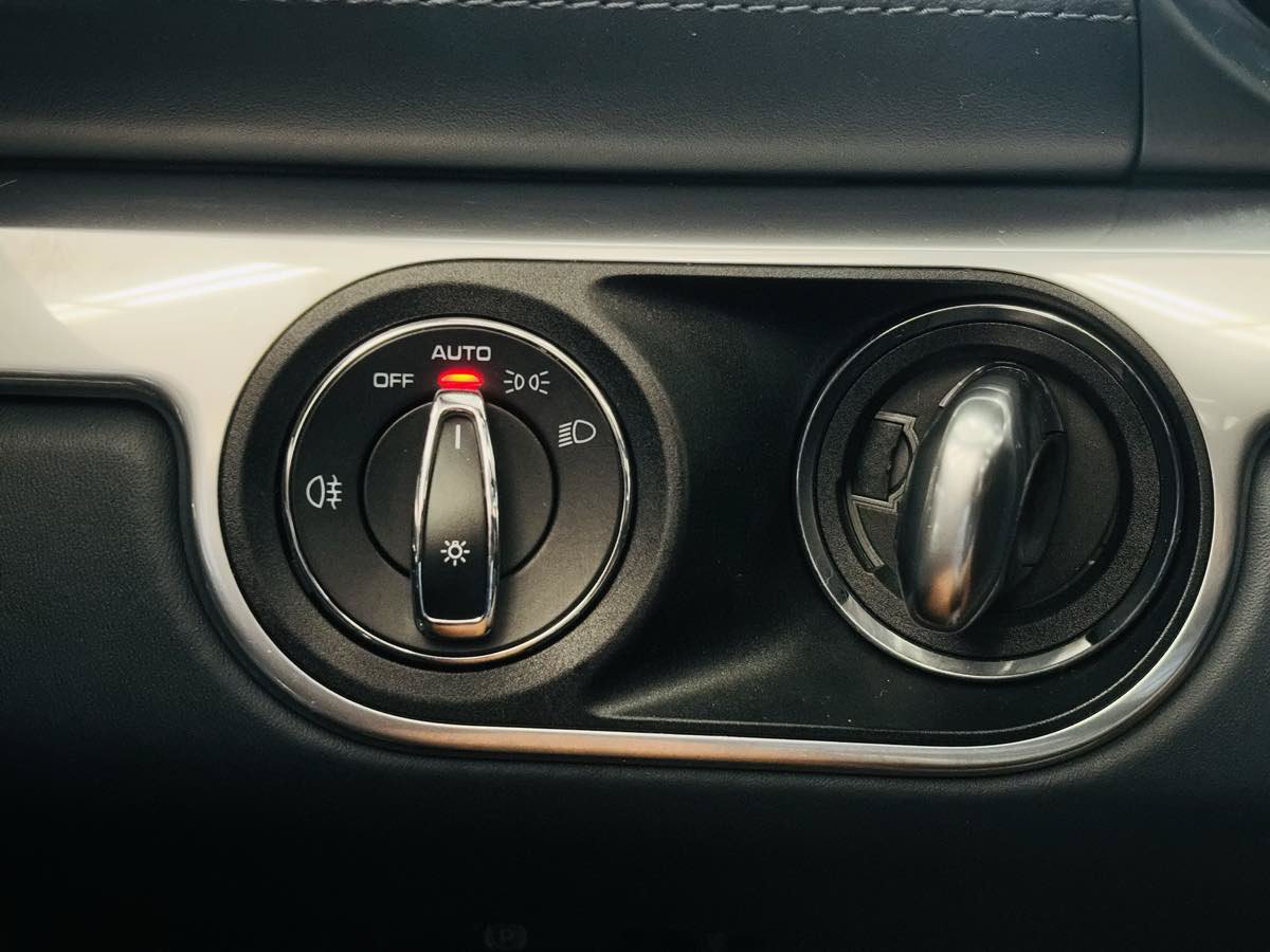 Used 2019 Porsche 718 Boxster RWD image 51