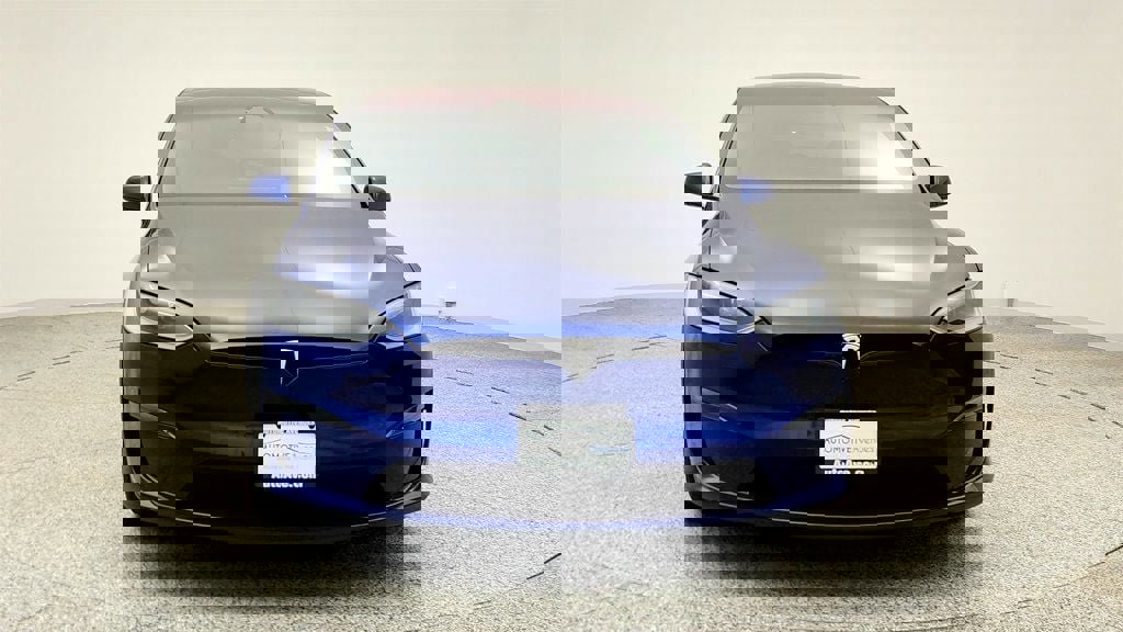 Used 2024 Tesla Model X image 2