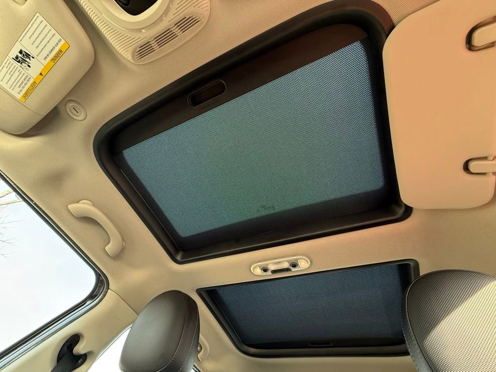 Used 2015 MINI Cooper 4-Door Hardtop image 19