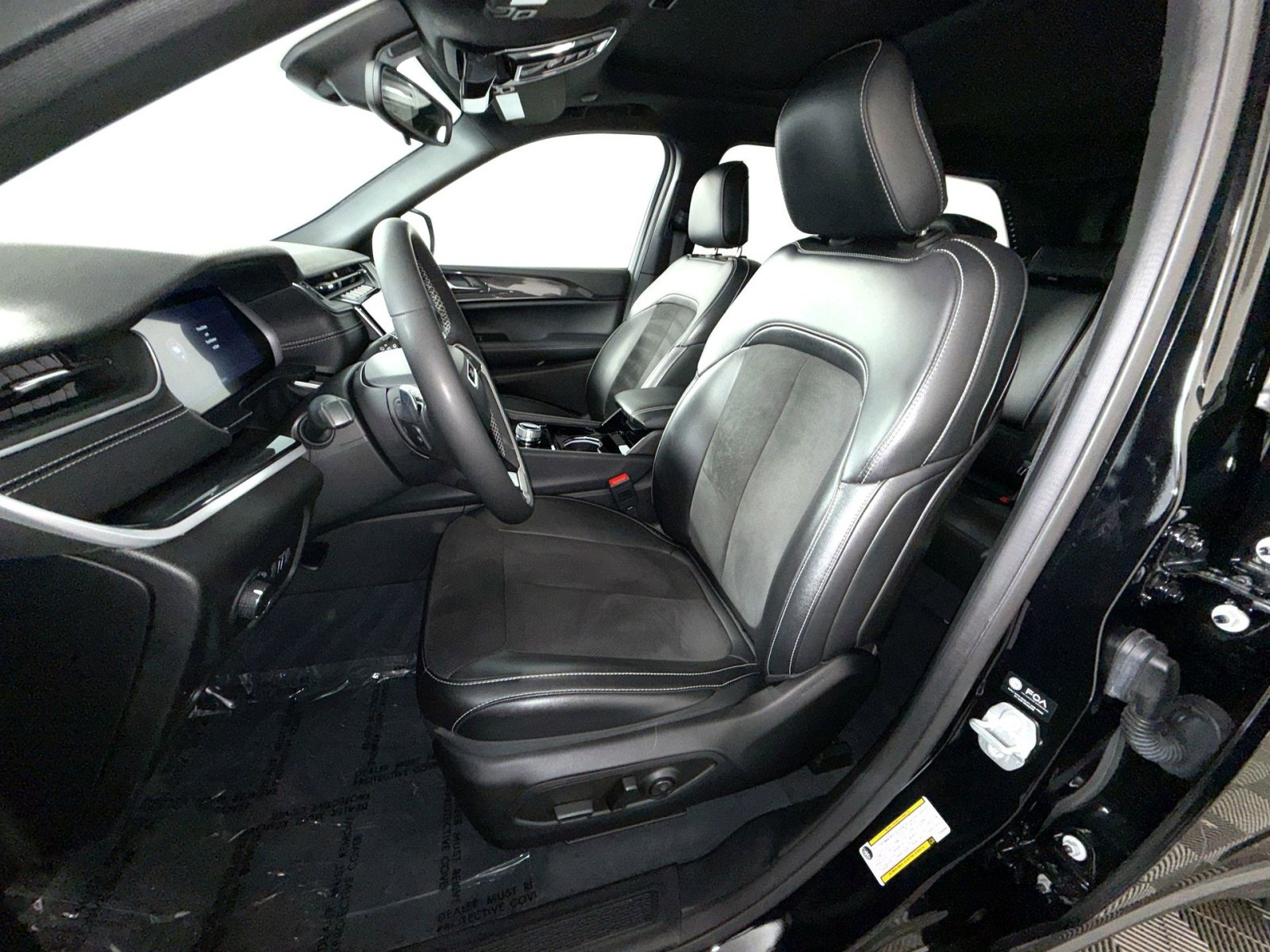 Used 2023 Jeep Grand Cherokee Altitude AWD/4WD image 13