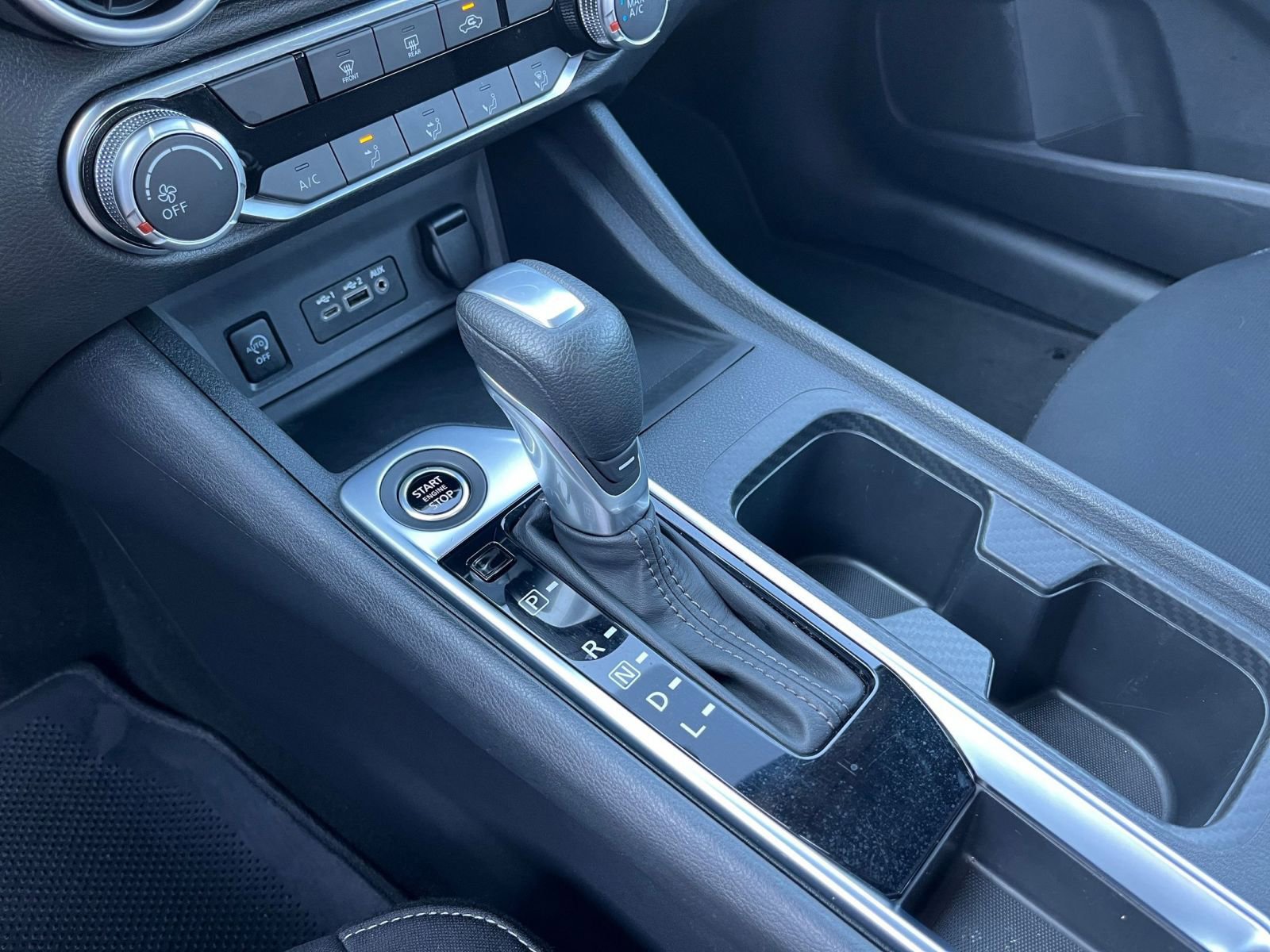 Used 2024 Nissan Sentra SV image 39