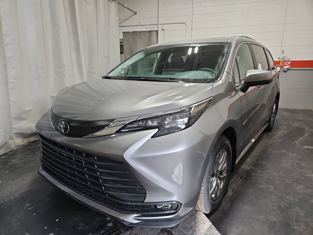 New 2026 Toyota Sienna XLE image 3
