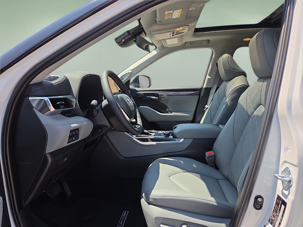 New 2026 Toyota Highlander Platinum AWD/4WD image 20