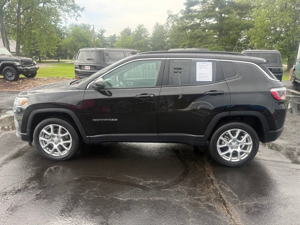 Used 2024 Jeep Compass Latitude AWD/4WD image 7