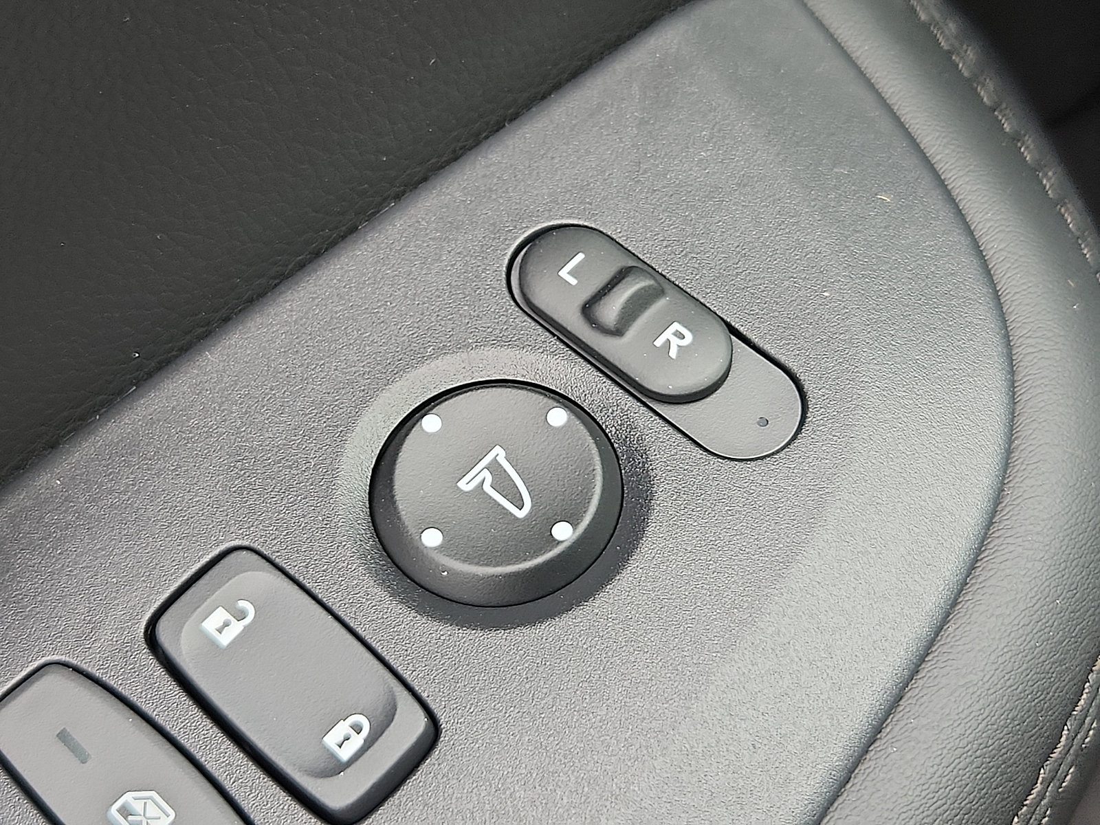 New 2027 Honda HR-V LX image 16