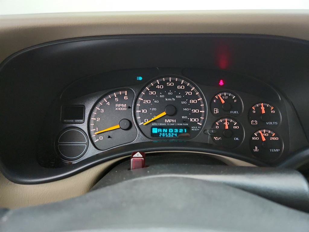 Used 2001 Chevrolet Suburban LS w/ LS Preferred Equipment Group RWD image 17
