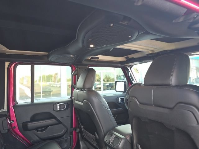 Used 2024 Jeep Wrangler Unlimited Rubicon w/ Convenience Group AWD/4WD image 13