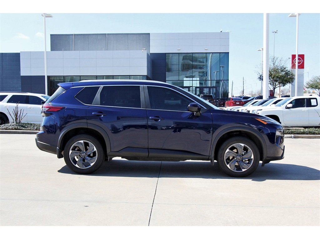 Used 2024 Nissan Rogue SV w/ SV Premium Package image 7