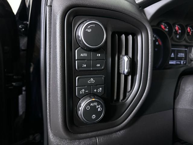 Used 2026 Chevrolet Silverado 1500 Custom Trail Boss AWD/4WD image 18