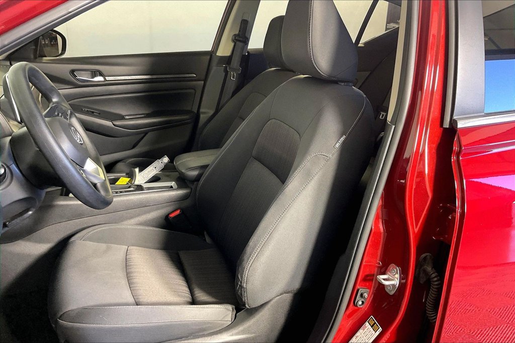 Used 2025 Nissan Altima 2.5 SV FWD image 31