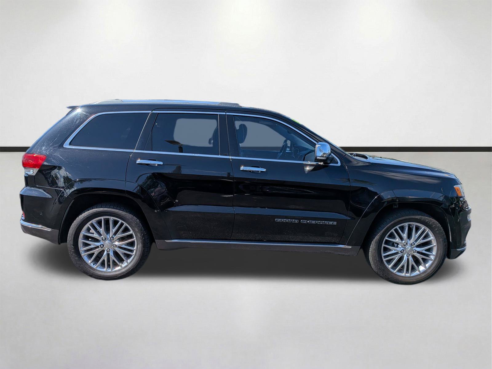 Used 2017 Jeep Grand Cherokee Summit AWD/4WD image 3