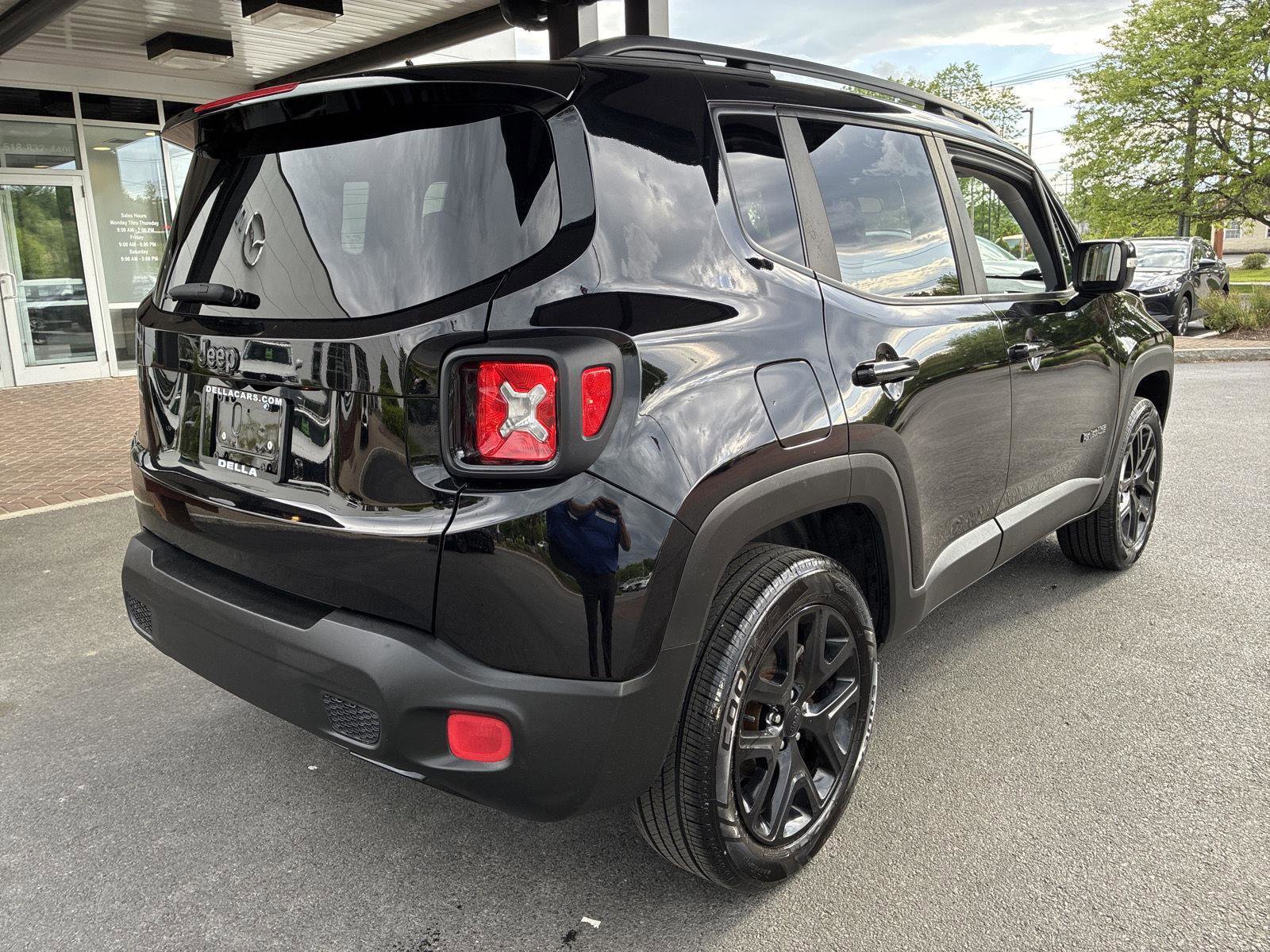 Used 2017 Jeep Renegade Altitude AWD/4WD image 7