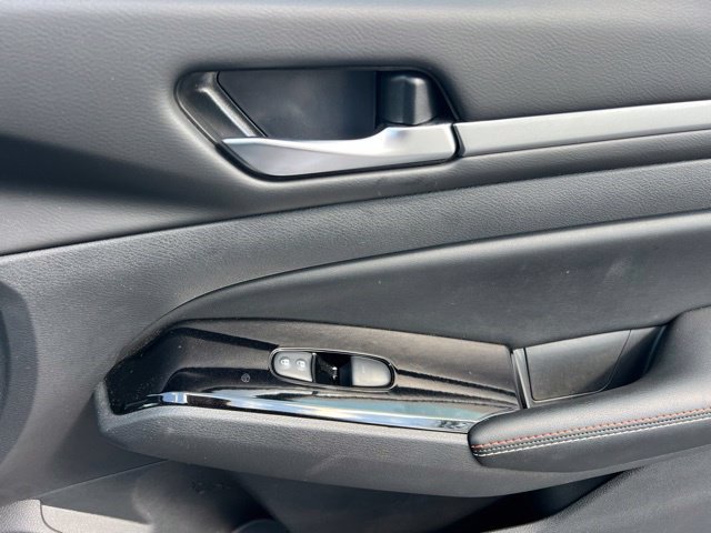 Used 2025 Nissan Altima 2.5 SR w/ SR Premium Package FWD image 31